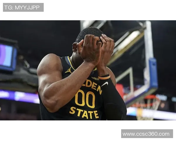 库明加第三节火力全开5中5三分三记砍13分3板1断引领勇士反扑